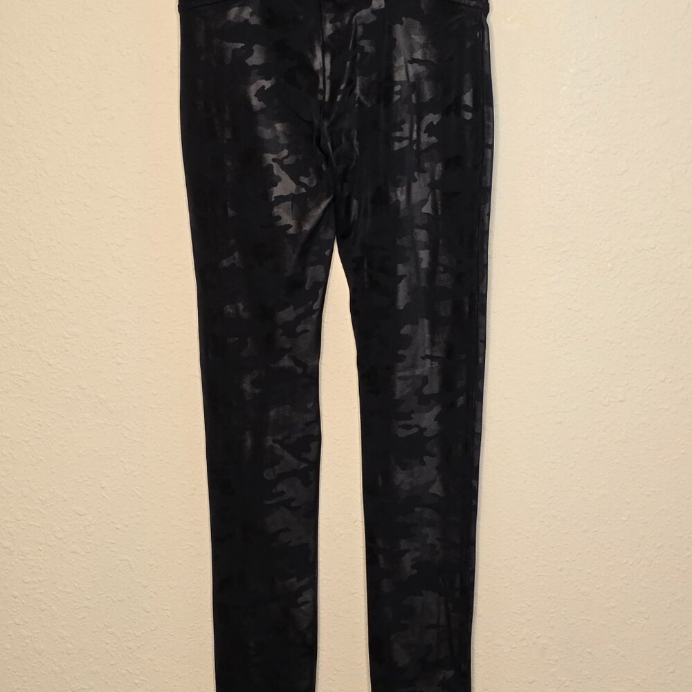 SPANX Women's Black Camo Leggings, Size S/P - Picture 2 of 7
